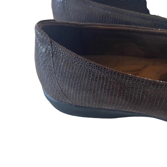 NWOT Clarks Leather Snake Print Loafer Flats Haydin gloss brown size 10W - Picture 3 of 16